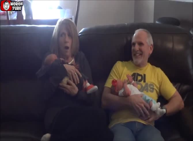 Video :A couple's beautiful surprise for their loved ones